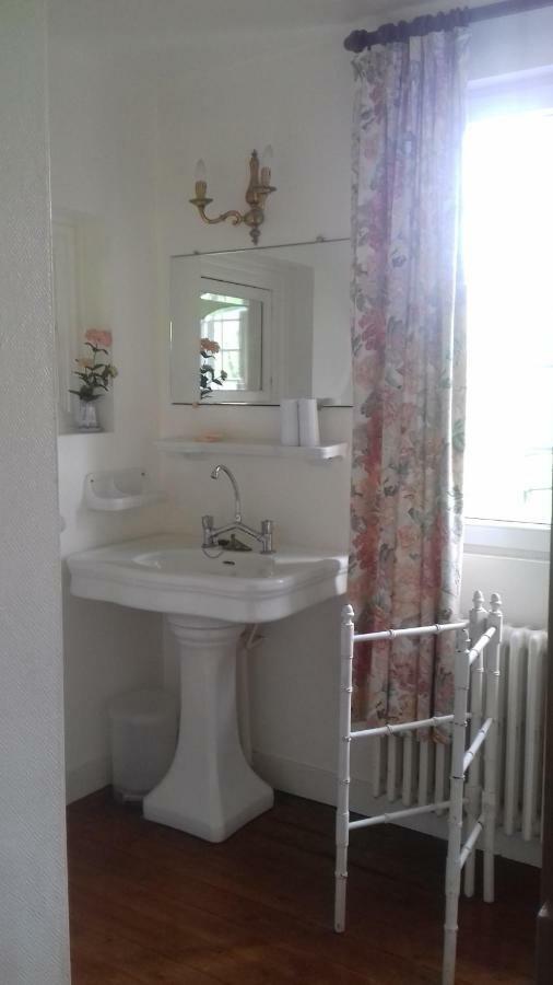 Manoir De Sens Bed & Breakfast Beuvron en Auge Bagian luar foto