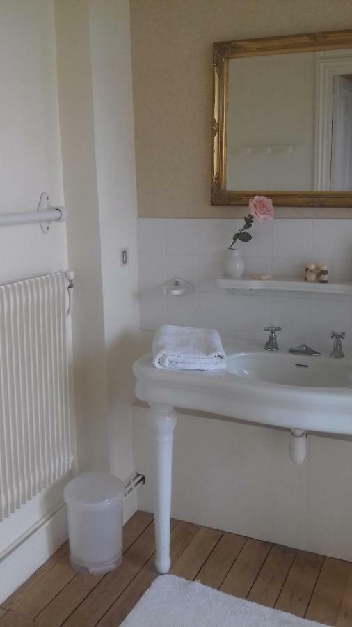 Manoir De Sens Bed & Breakfast Beuvron en Auge Bagian luar foto
